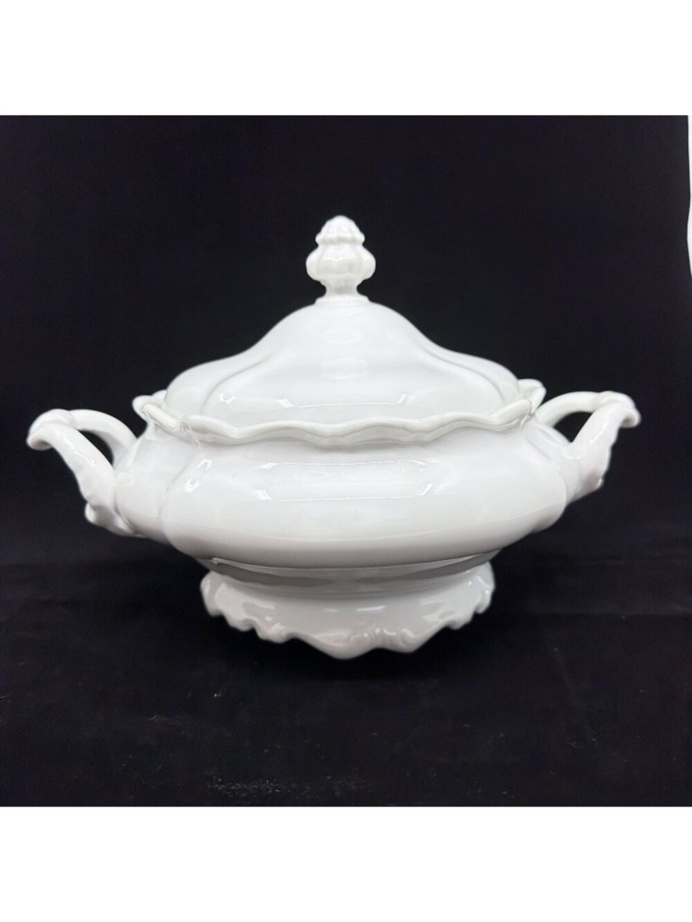 Johann Haviland Bavaria Germany Pure White Porcelain Covered Vegetable Bowl